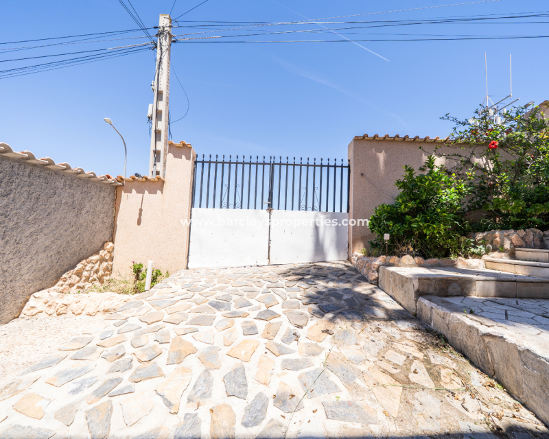 Resale - Freistendhe Villa - Urb. La Marina