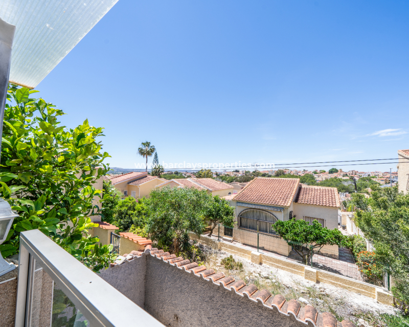 Resale - Freistendhe Villa - Urb. La Marina