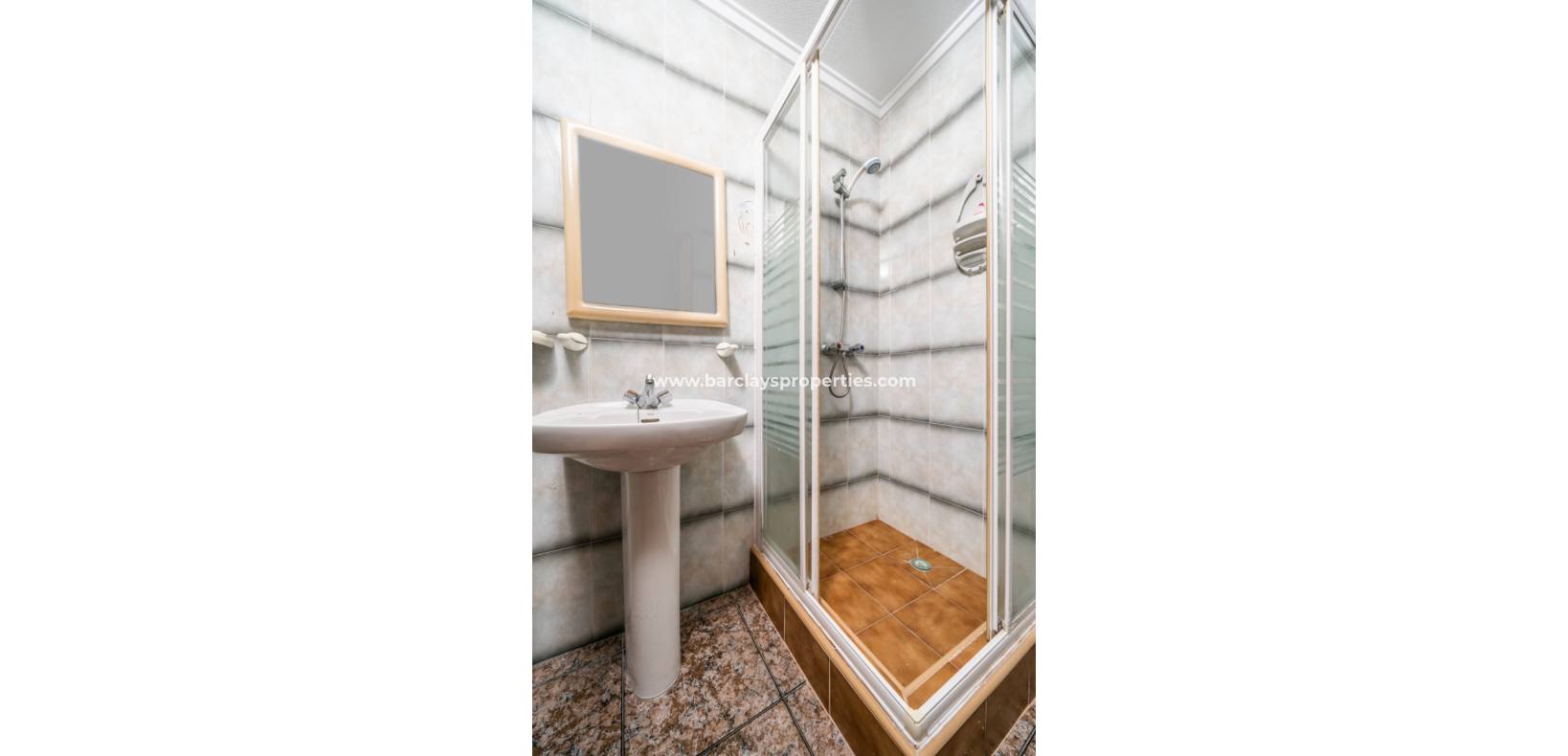 Resale - Freistendhe Villa - Urb. La Marina