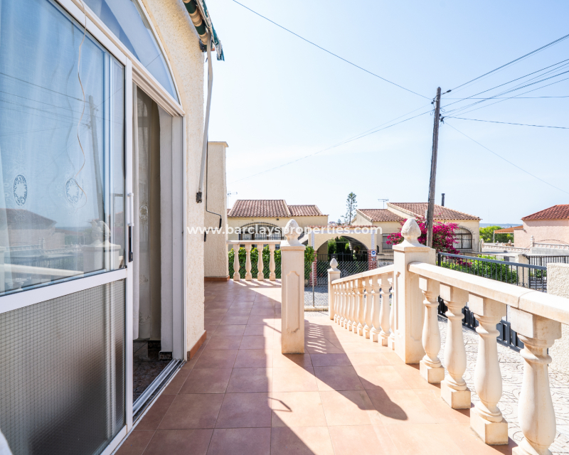 Resale - Freistendhe Villa - Urb. La Marina