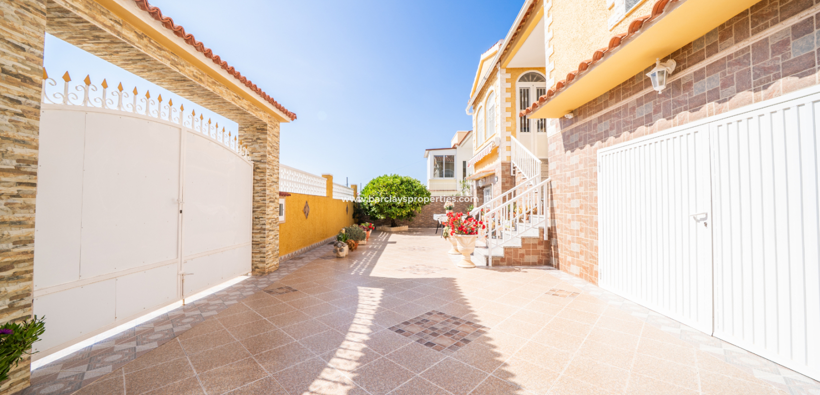 Resale - Freistendhe Villa - Urb. La Marina