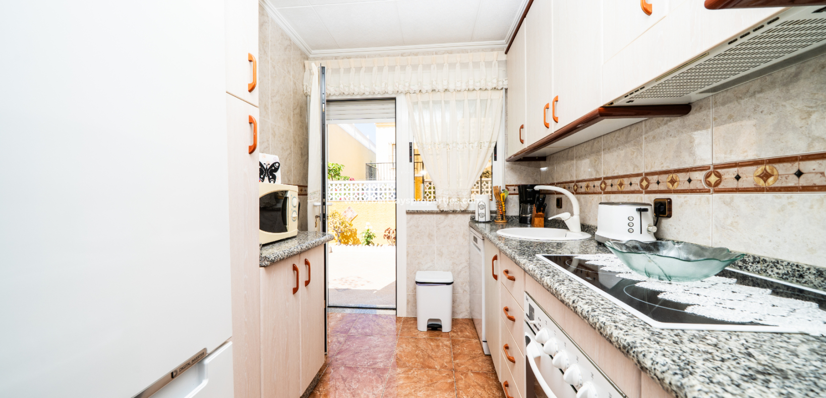 Resale - Freistendhe Villa - Urb. La Marina
