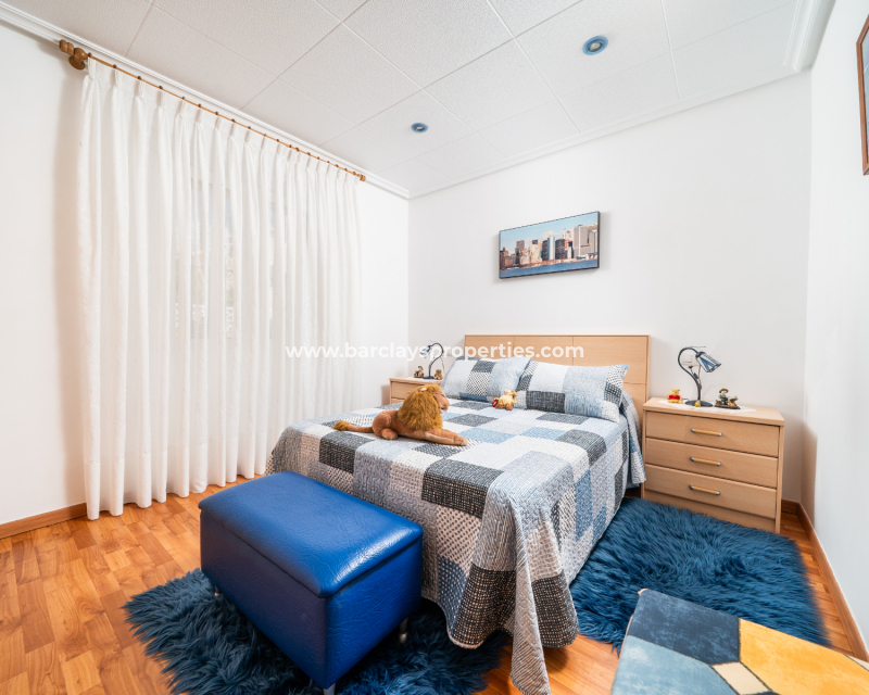 Resale - Freistendhe Villa - Urb. La Marina