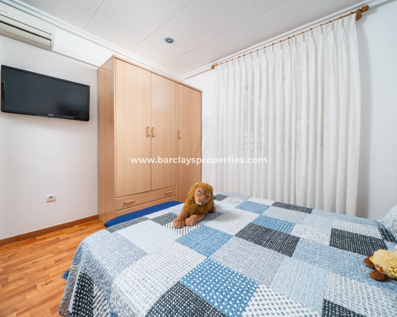 Resale - Freistendhe Villa - Urb. La Marina