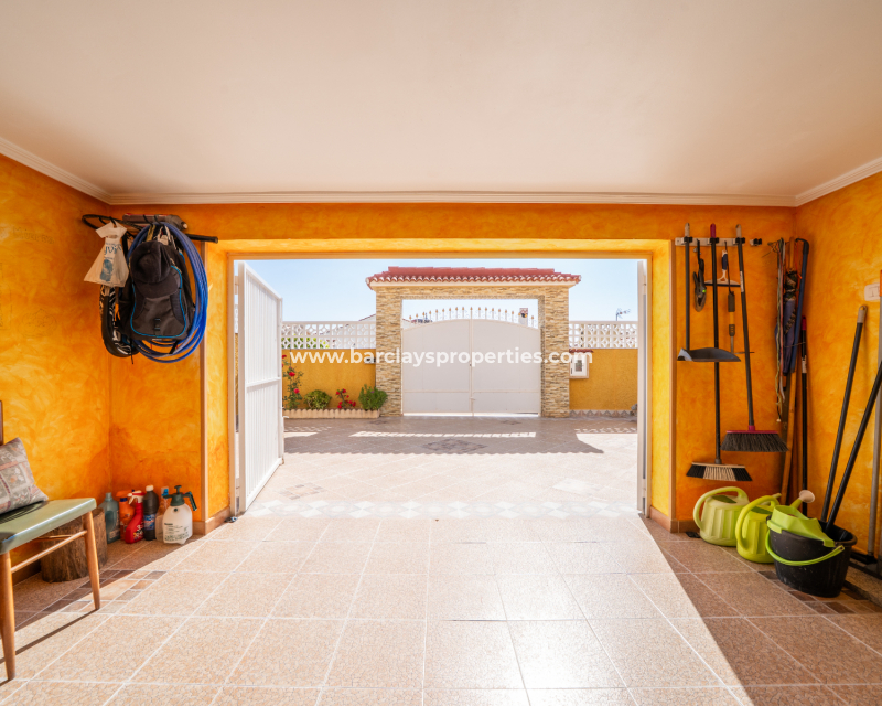 Resale - Freistendhe Villa - Urb. La Marina