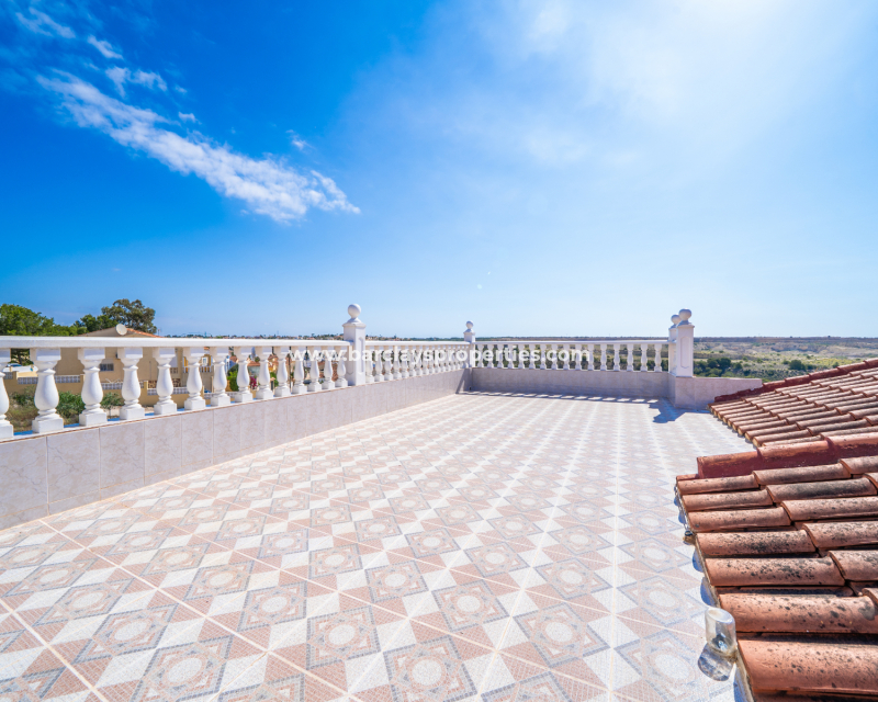 Resale - Freistendhe Villa - Urb. La Marina