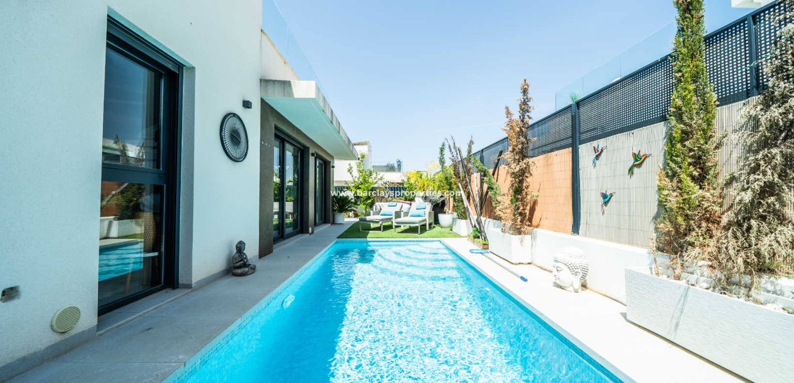 Resale - Freistendhe Villa - Urb. La Marina
