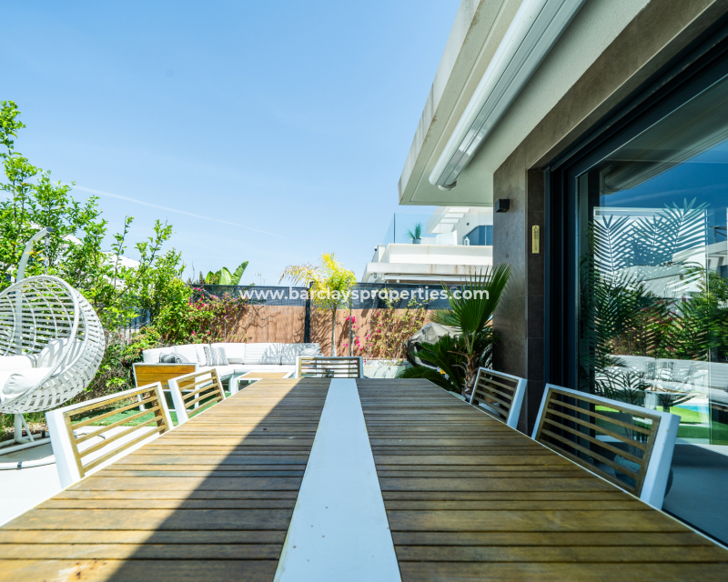 Resale - Freistendhe Villa - Urb. La Marina