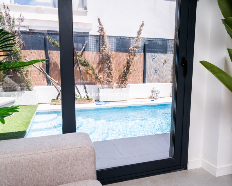 Resale - Freistendhe Villa - Urb. La Marina