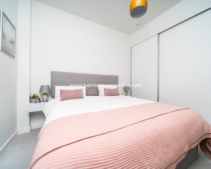 Resale - Freistendhe Villa - Urb. La Marina