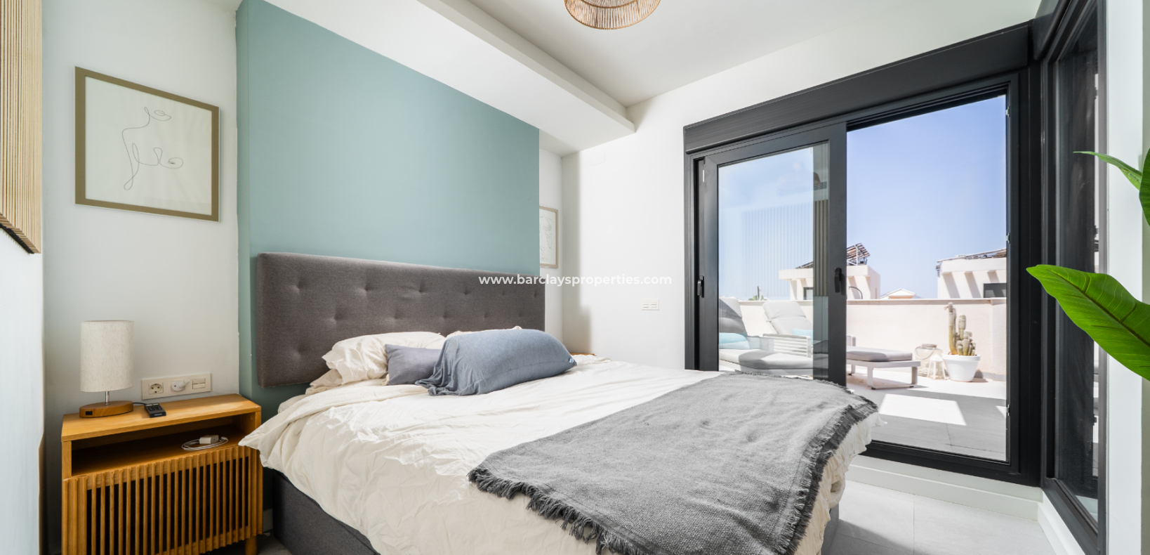 Resale - Freistendhe Villa - Urb. La Marina