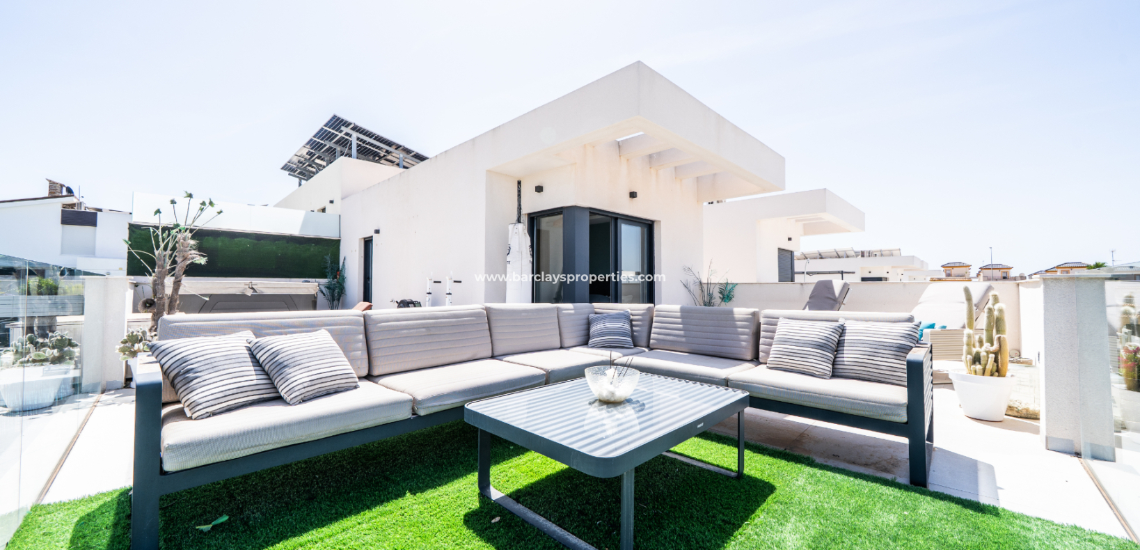 Resale - Freistendhe Villa - Urb. La Marina