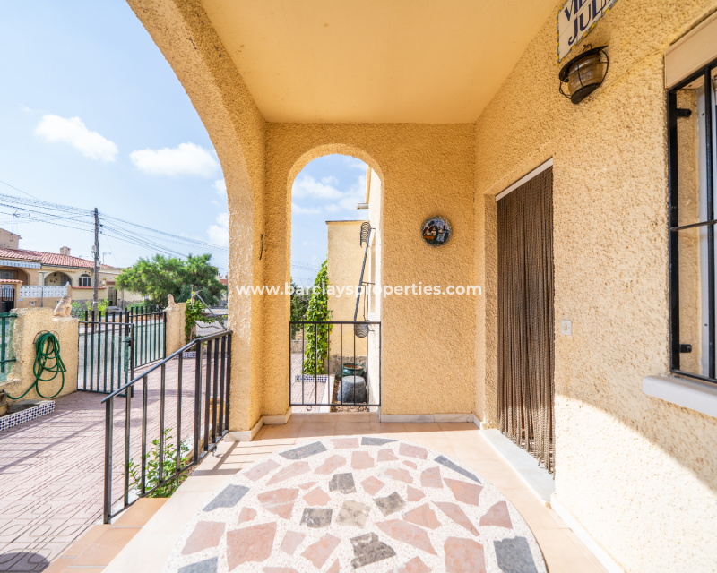 Resale - Freistendhe Villa - Urb. La Marina