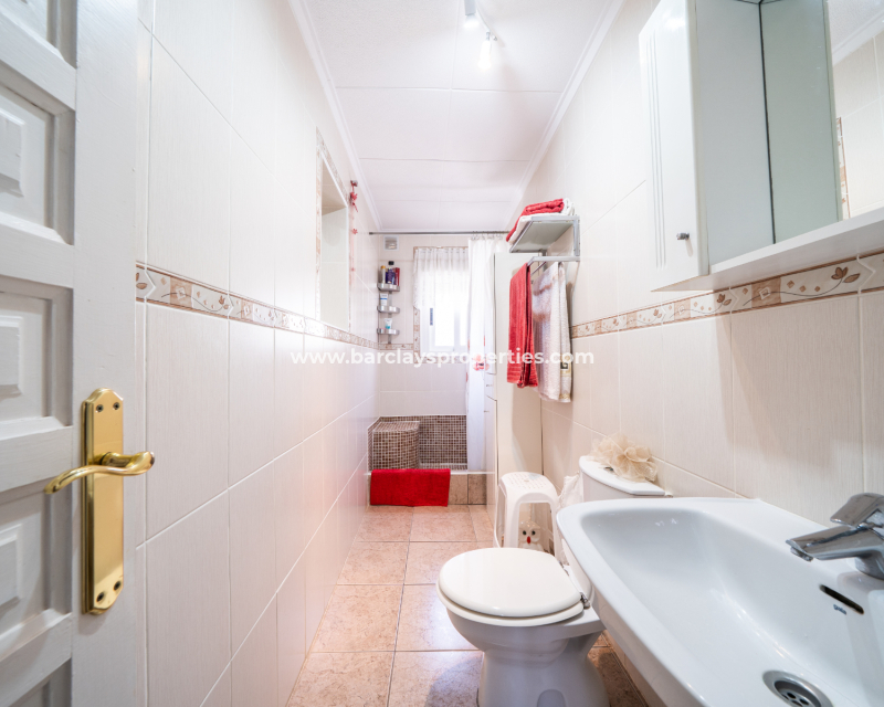 Resale - Freistendhe Villa - Urb. La Marina