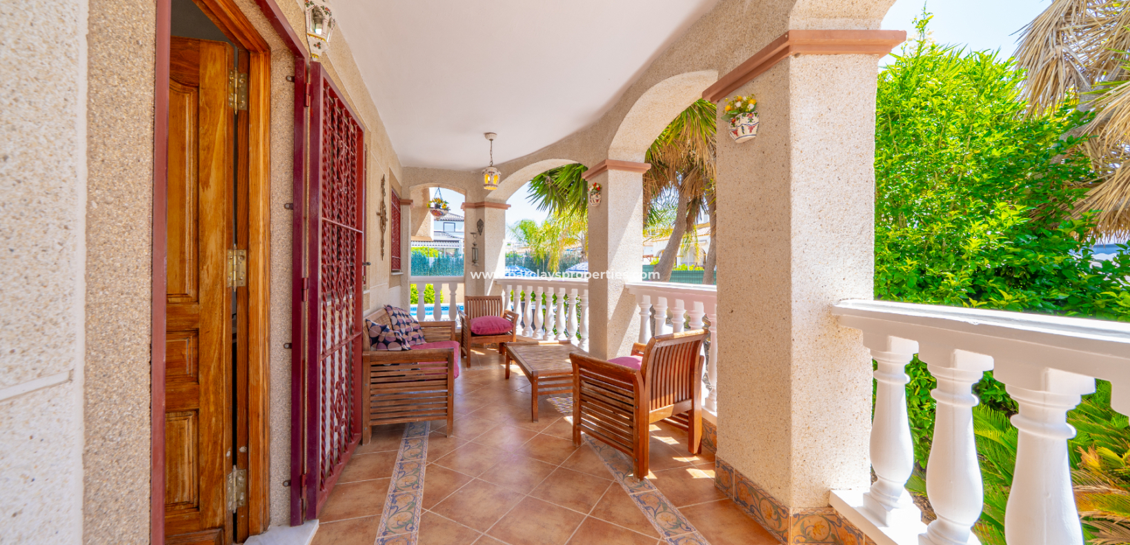 Resale - Freistendhe Villa - Urb. La Marina