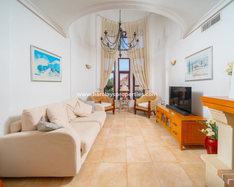 Resale - Freistendhe Villa - Urb. La Marina