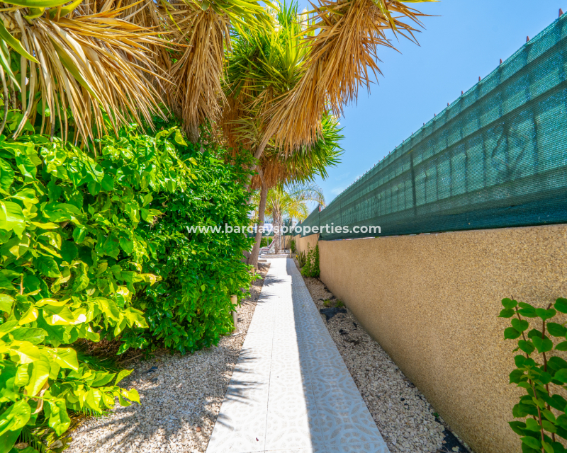 Resale - Freistendhe Villa - Urb. La Marina