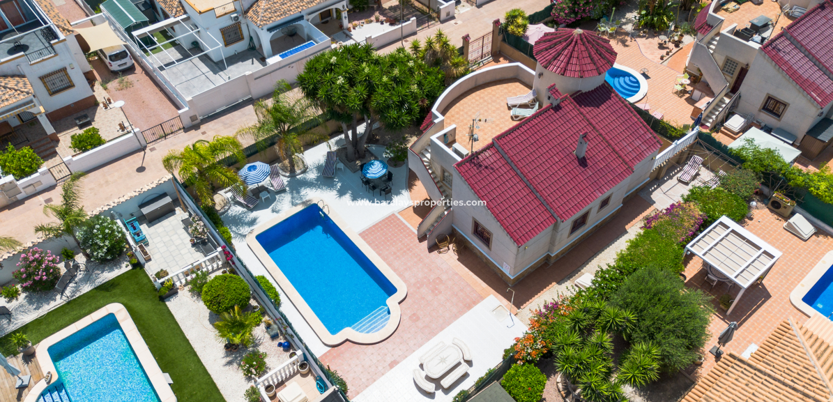 Resale - Freistendhe Villa - Urb. La Marina