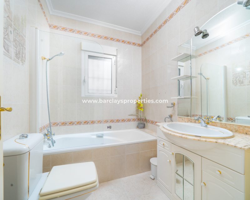 Resale - Freistendhe Villa - Urb. La Marina