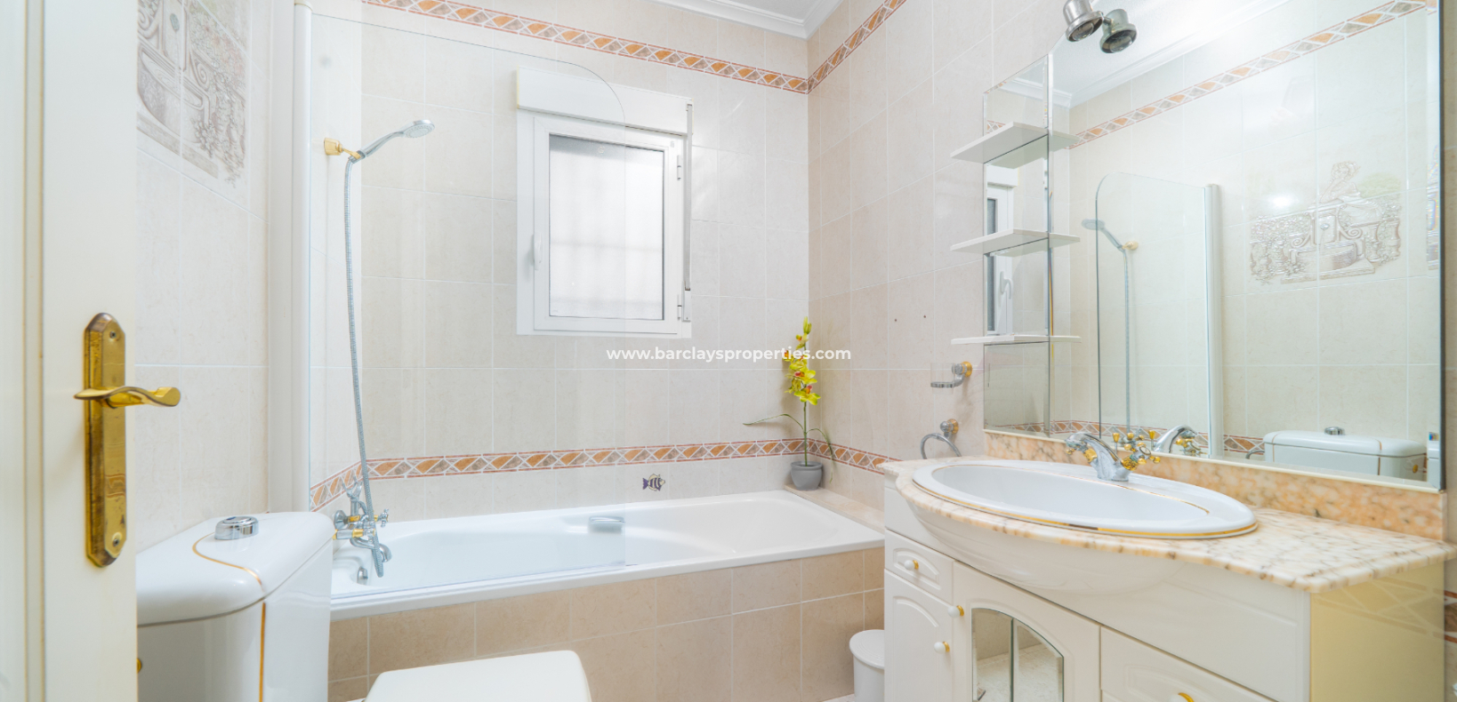 Resale - Freistendhe Villa - Urb. La Marina