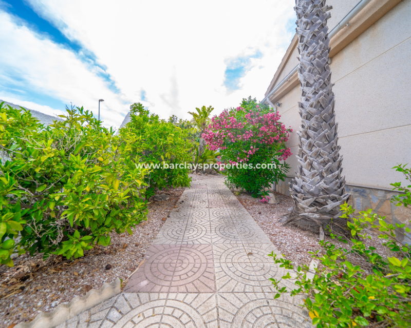 Resale - Freistendhe Villa - Urb. La Marina
