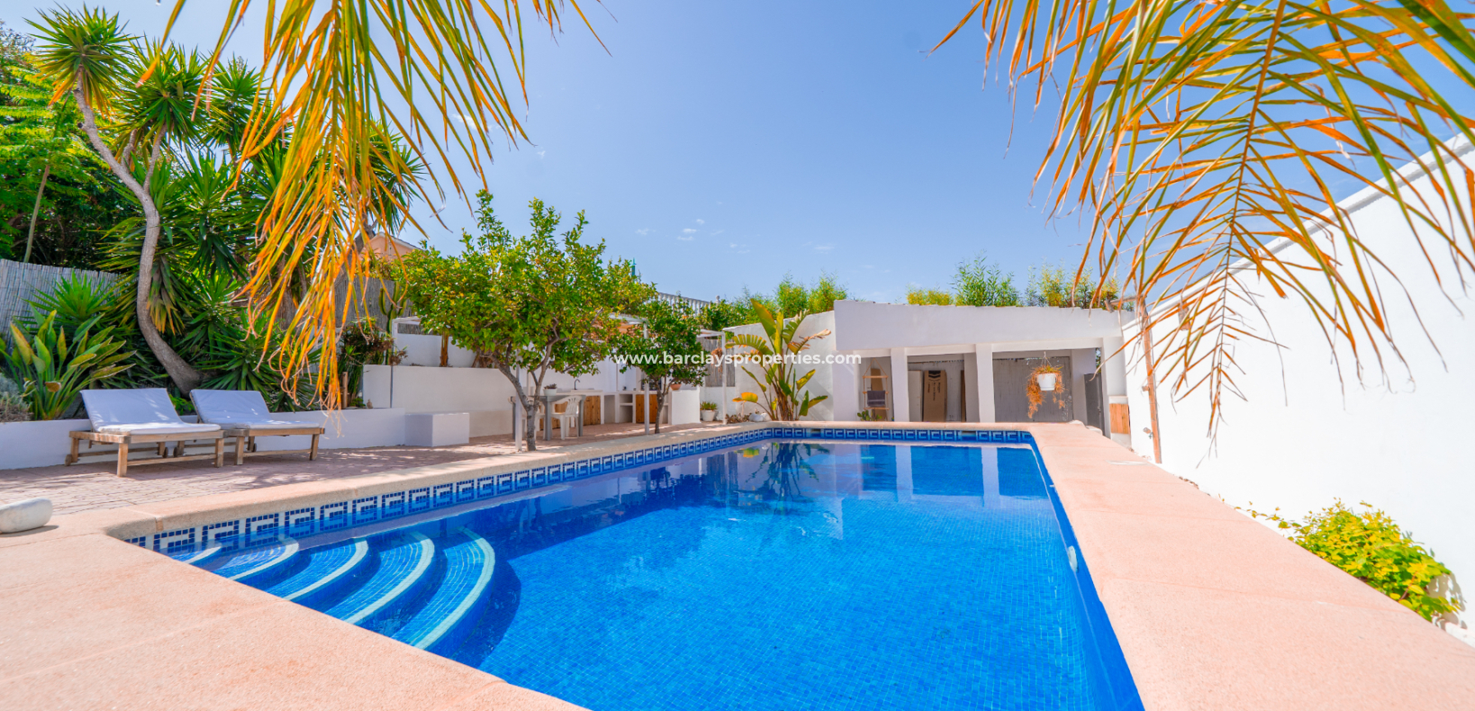 Resale - Freistendhe Villa - Urb. La Marina