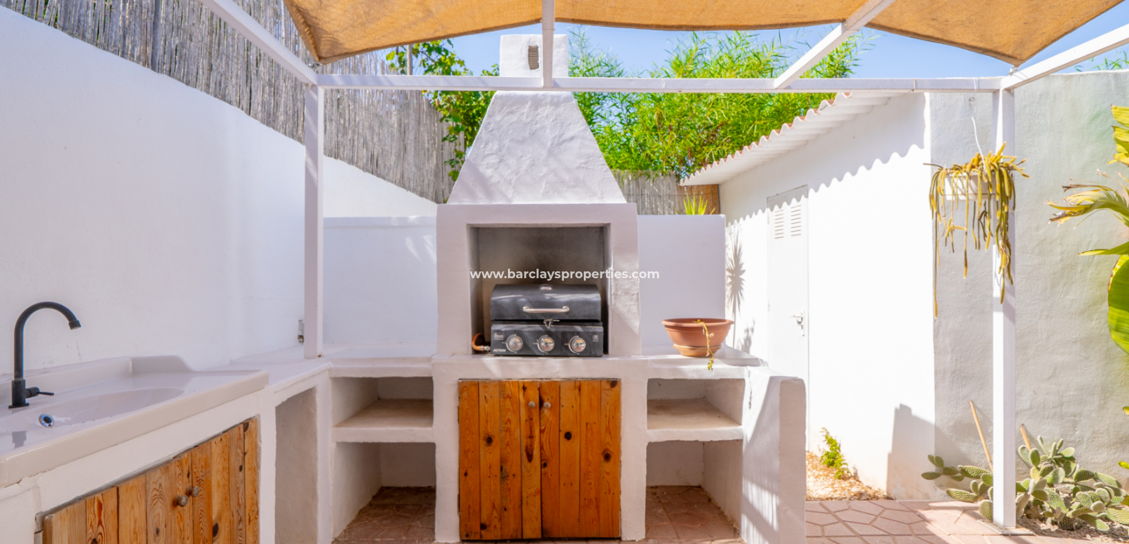 Resale - Freistendhe Villa - Urb. La Marina
