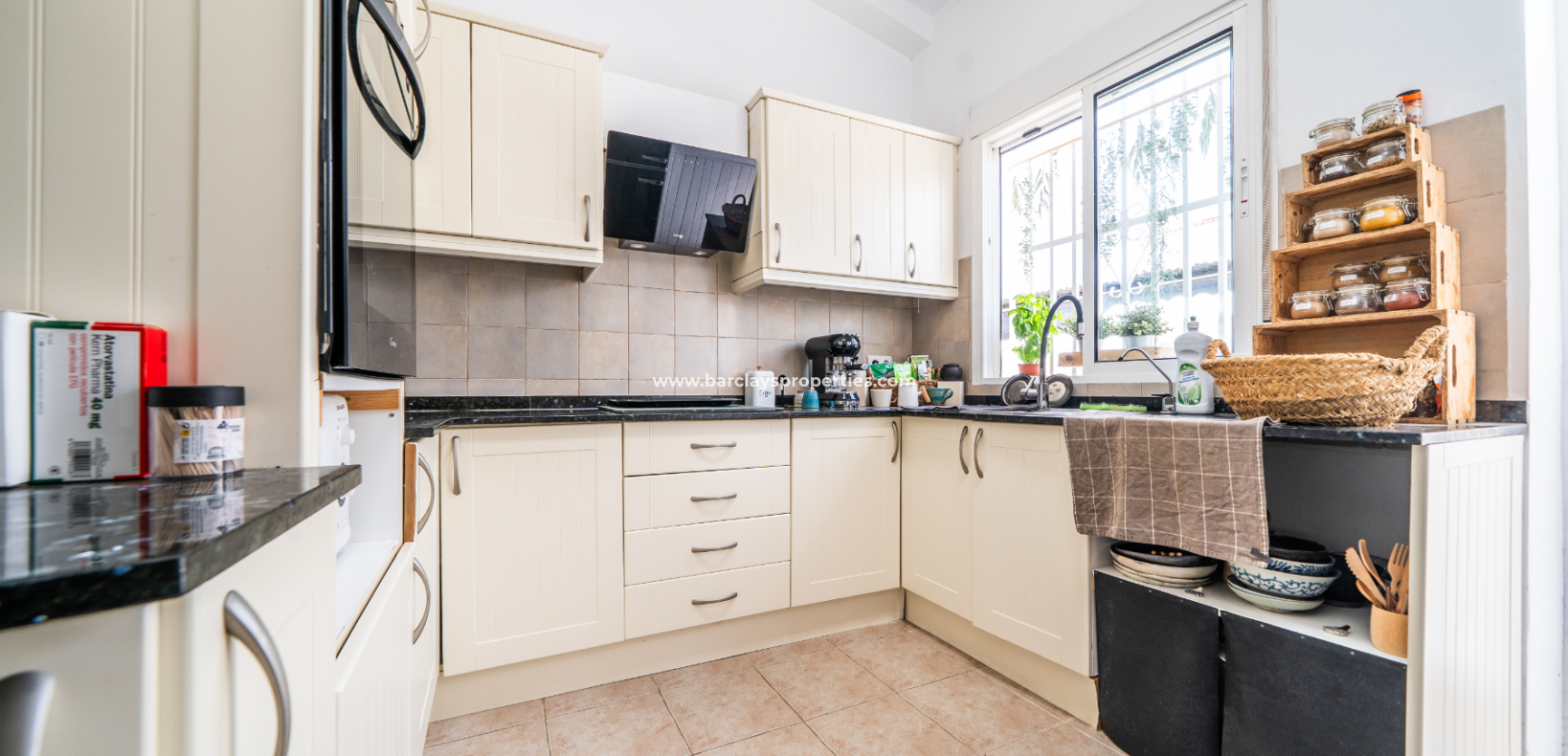 Resale - Freistendhe Villa - Urb. La Marina