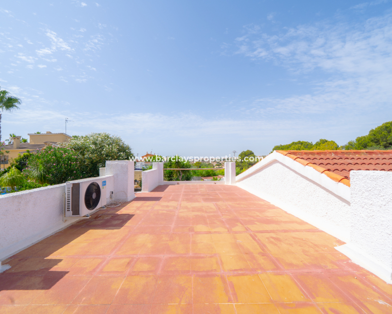 Resale - Freistendhe Villa - Urb. La Marina