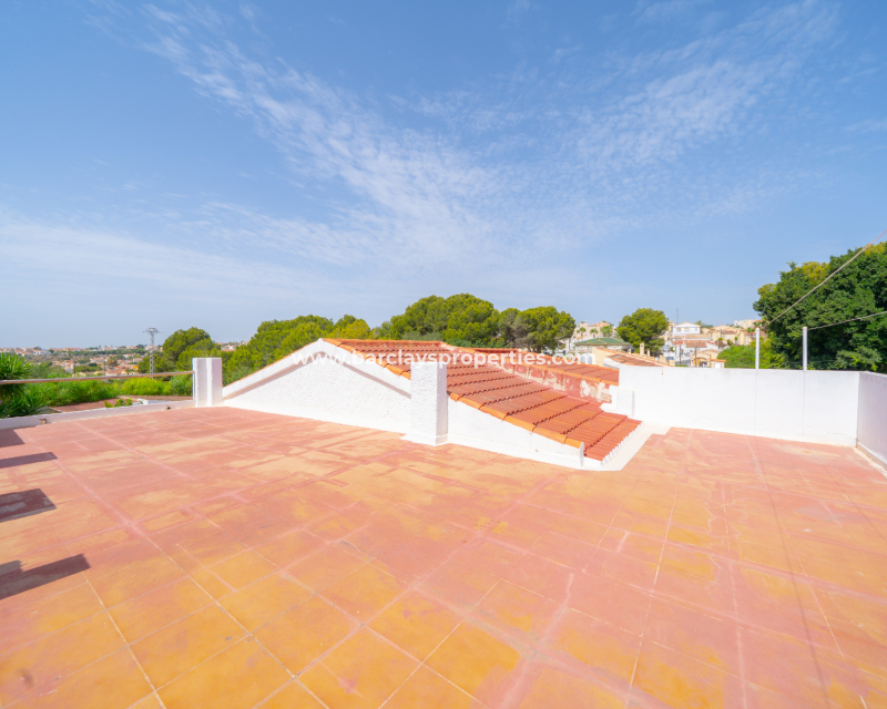Resale - Freistendhe Villa - Urb. La Marina