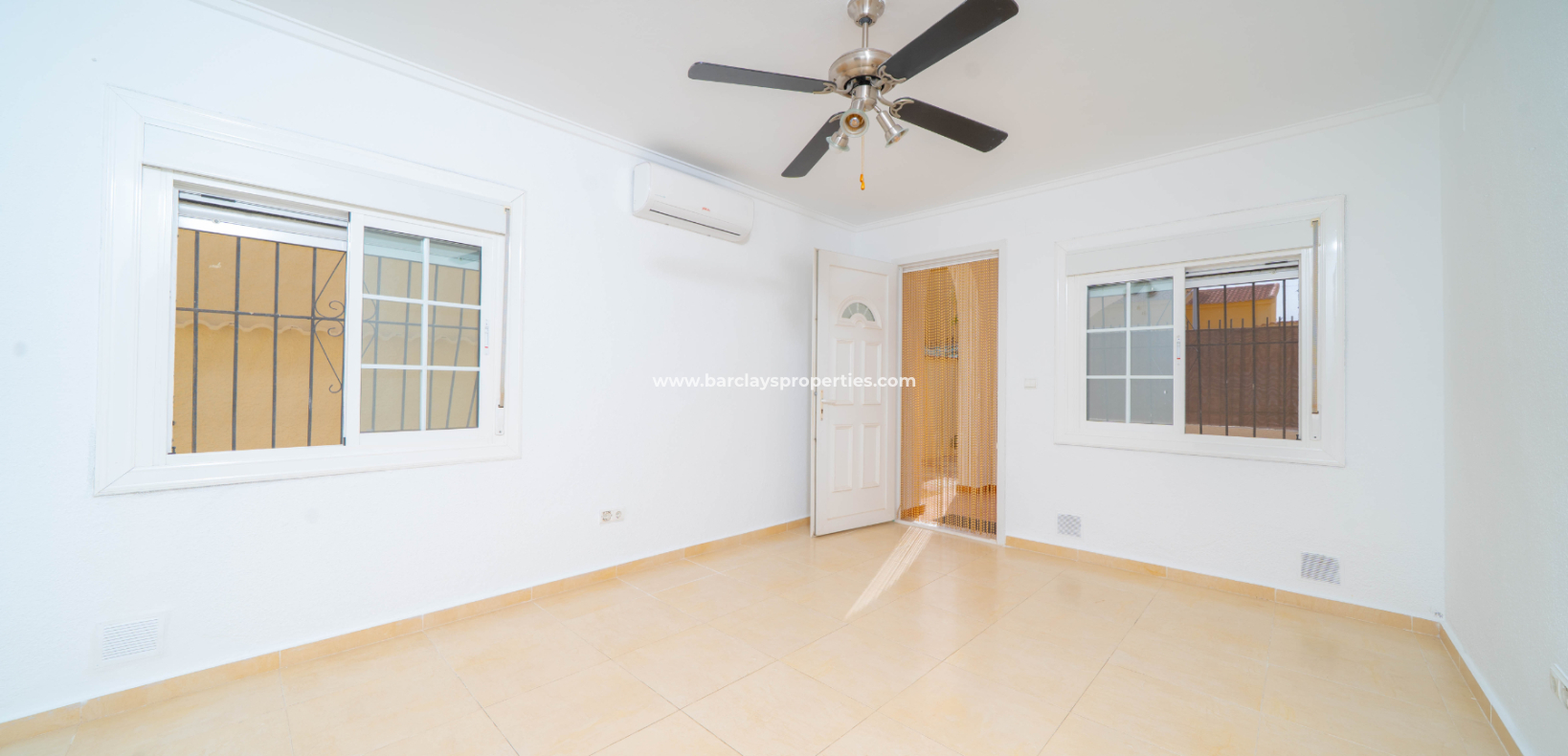 Resale - Freistendhe Villa - Urb. La Marina