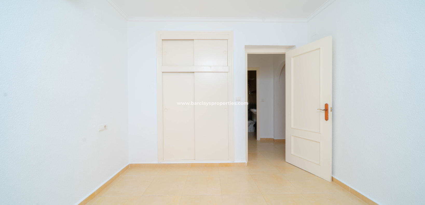 Resale - Freistendhe Villa - Urb. La Marina