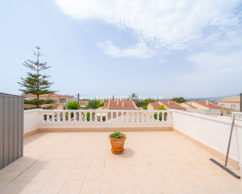 Resale - Freistendhe Villa - Urb. La Marina