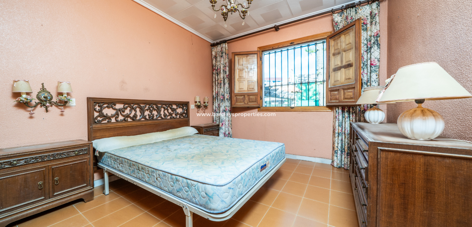 Resale - Freistendhe Villa - Urb. La Marina