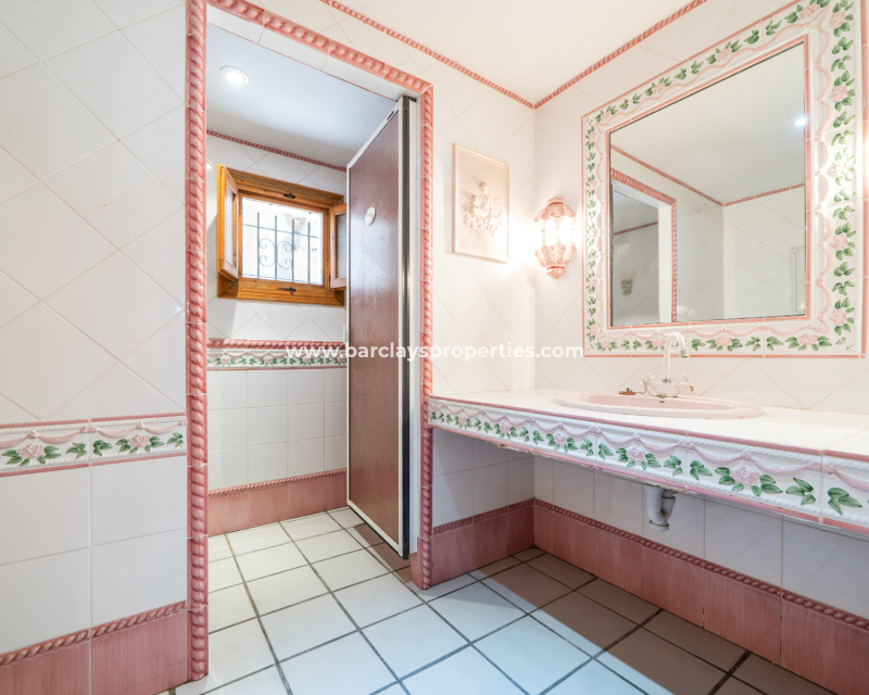 Resale - Freistendhe Villa - Urb. La Marina