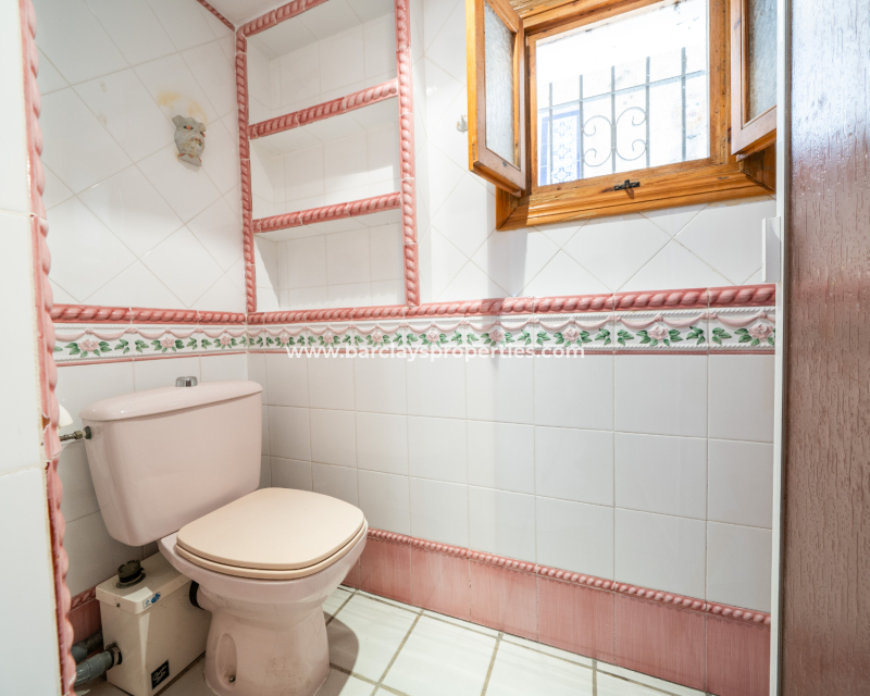Resale - Freistendhe Villa - Urb. La Marina