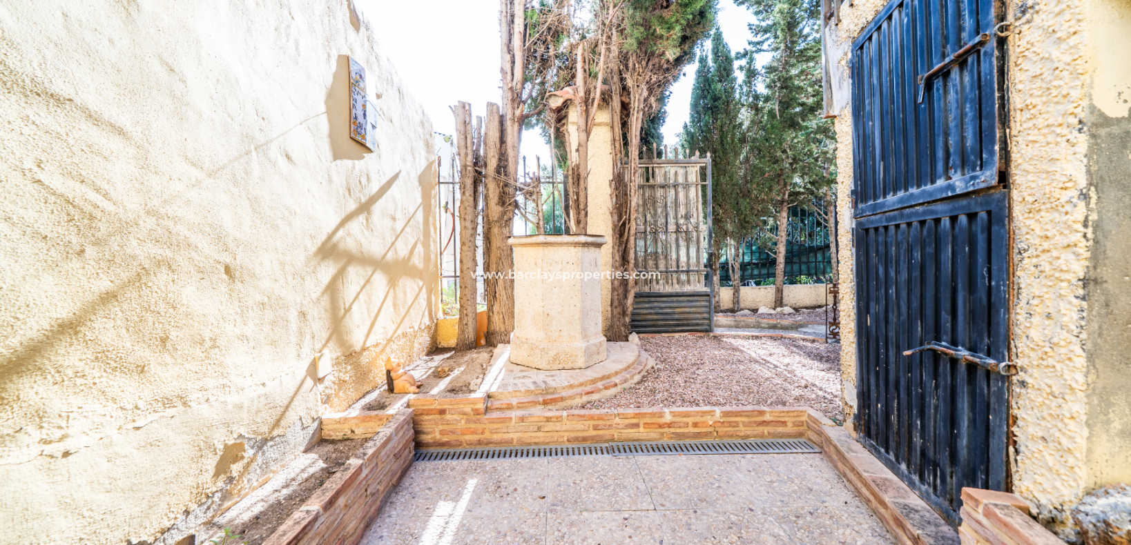 Resale - Freistendhe Villa - Urb. La Marina