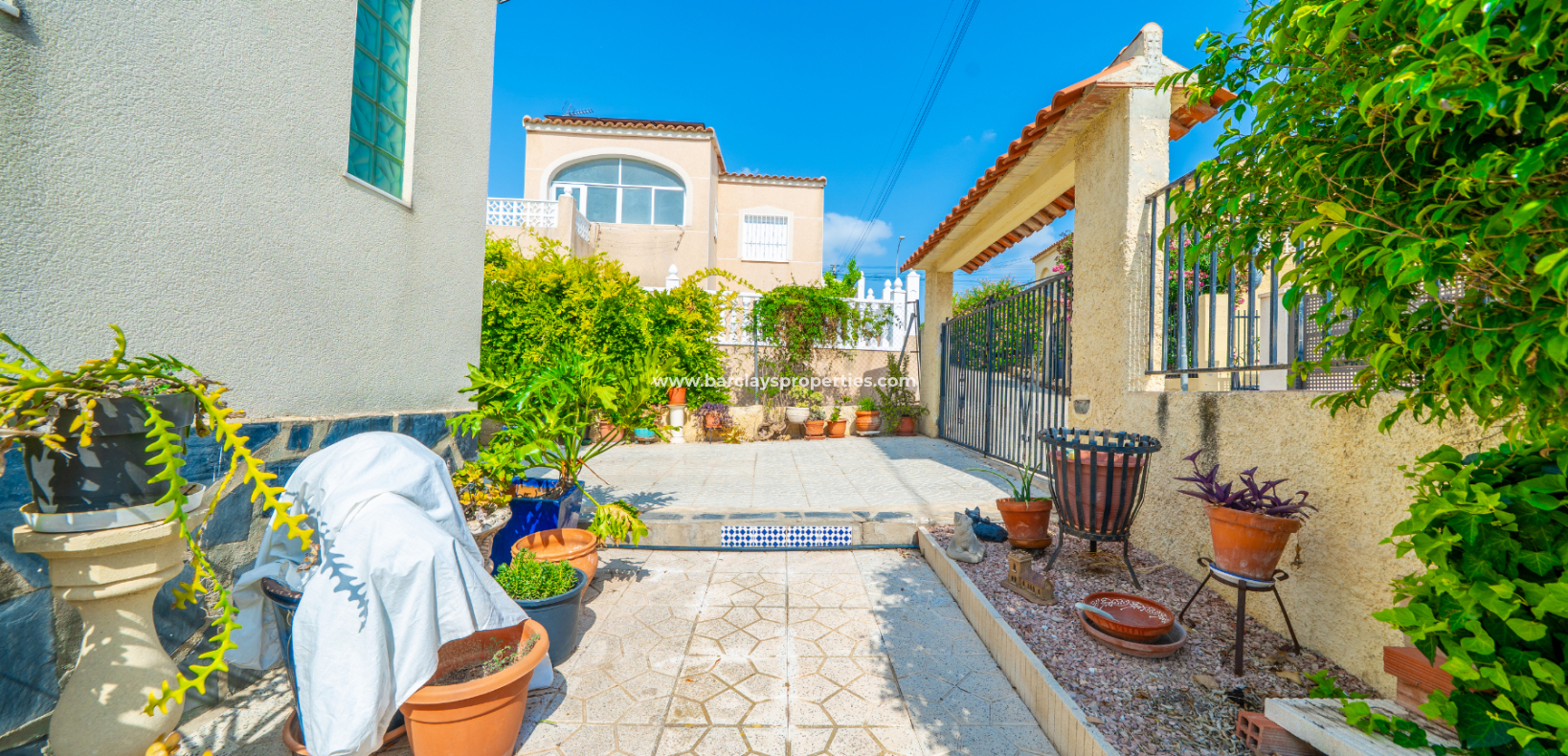 Resale - Freistendhe Villa - Urb. La Marina