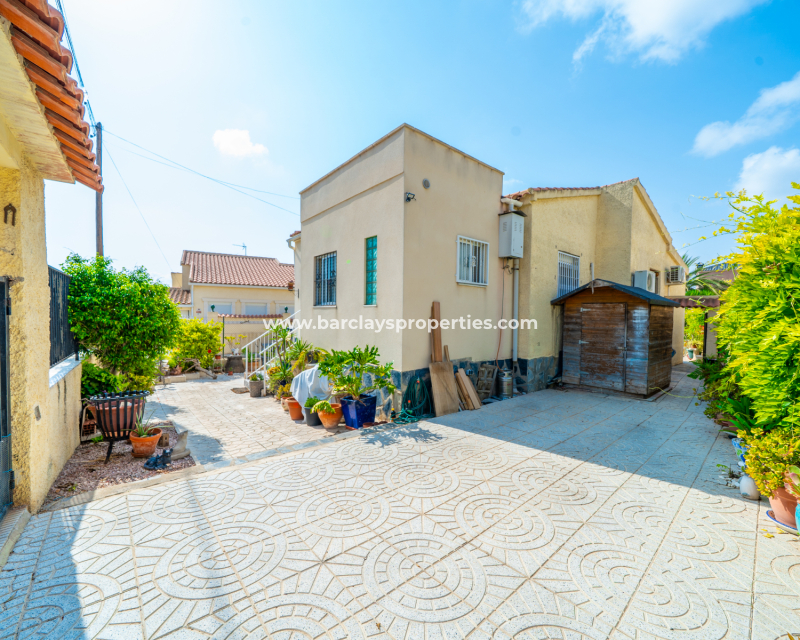 Resale - Freistendhe Villa - Urb. La Marina