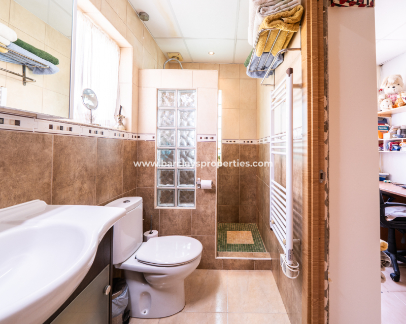 Resale - Freistendhe Villa - Urb. La Marina