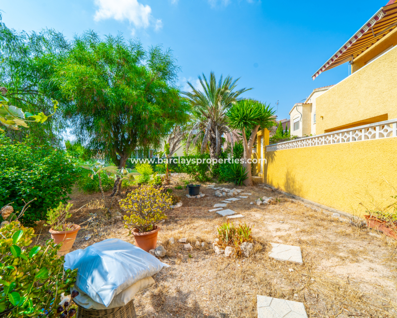 Resale - Freistendhe Villa - Urb. La Marina
