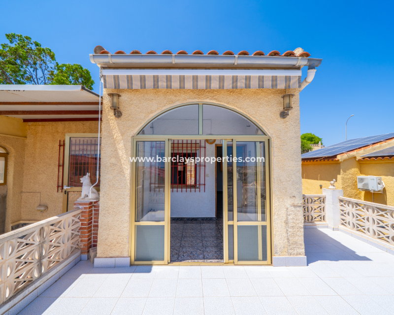 Resale - Freistendhe Villa - Urb. La Marina