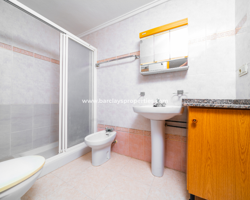 Resale - Freistendhe Villa - Urb. La Marina