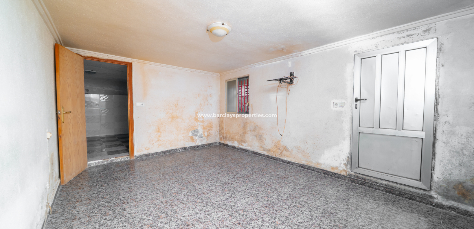 Resale - Freistendhe Villa - Urb. La Marina