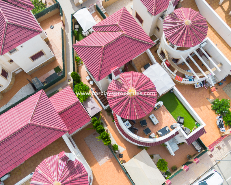 Resale - Freistendhe Villa - Urb. La Marina
