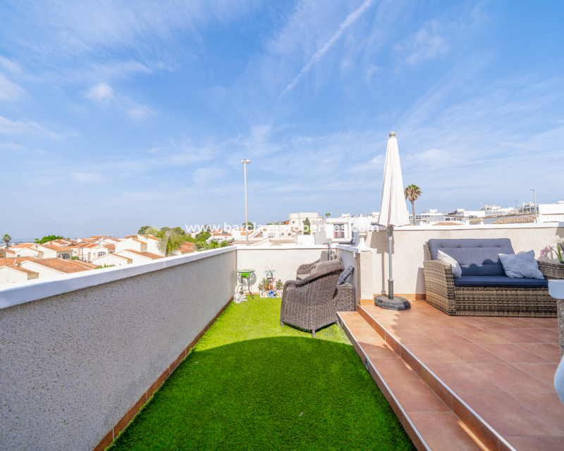 Resale - Freistendhe Villa - Urb. La Marina