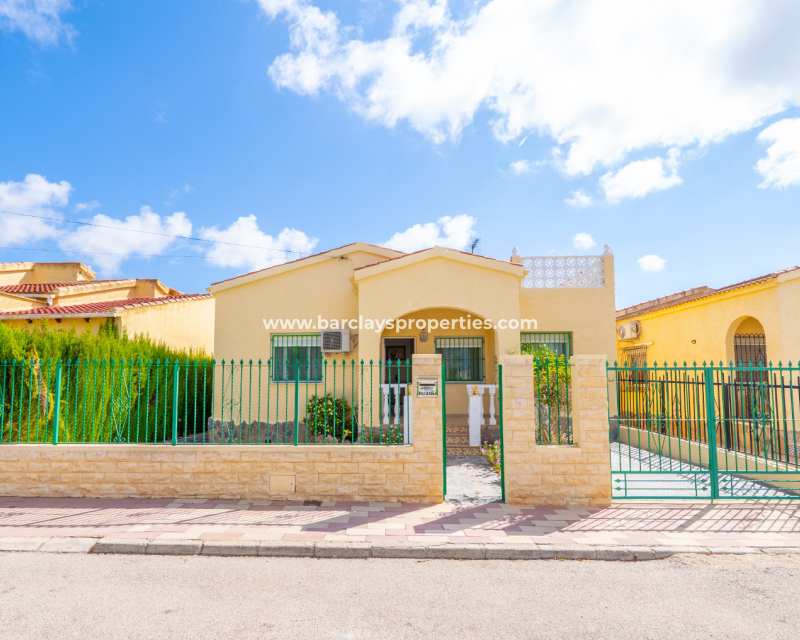Resale - Freistendhe Villa - Urb. La Marina