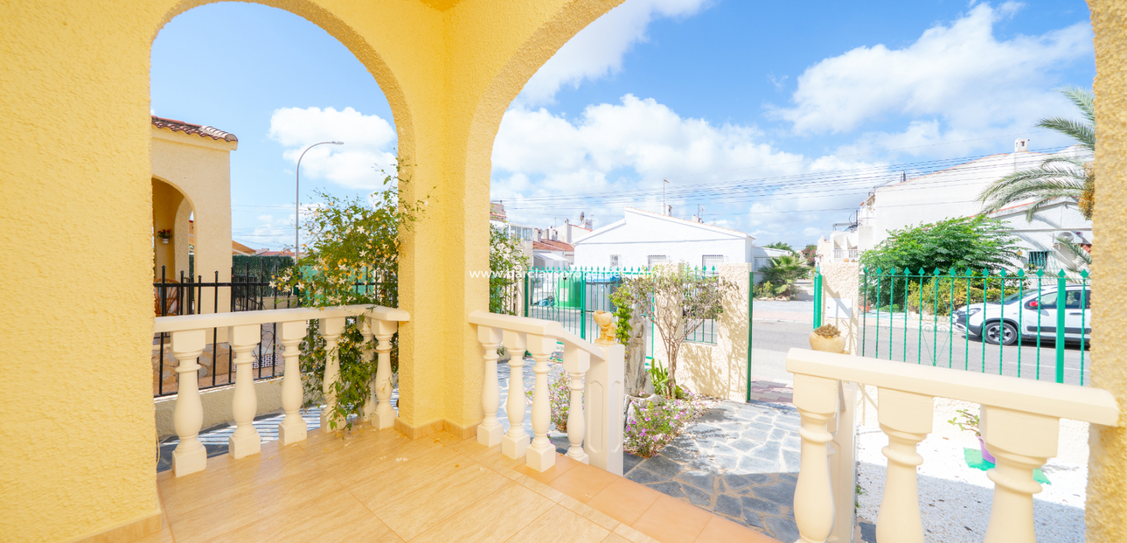 Resale - Freistendhe Villa - Urb. La Marina