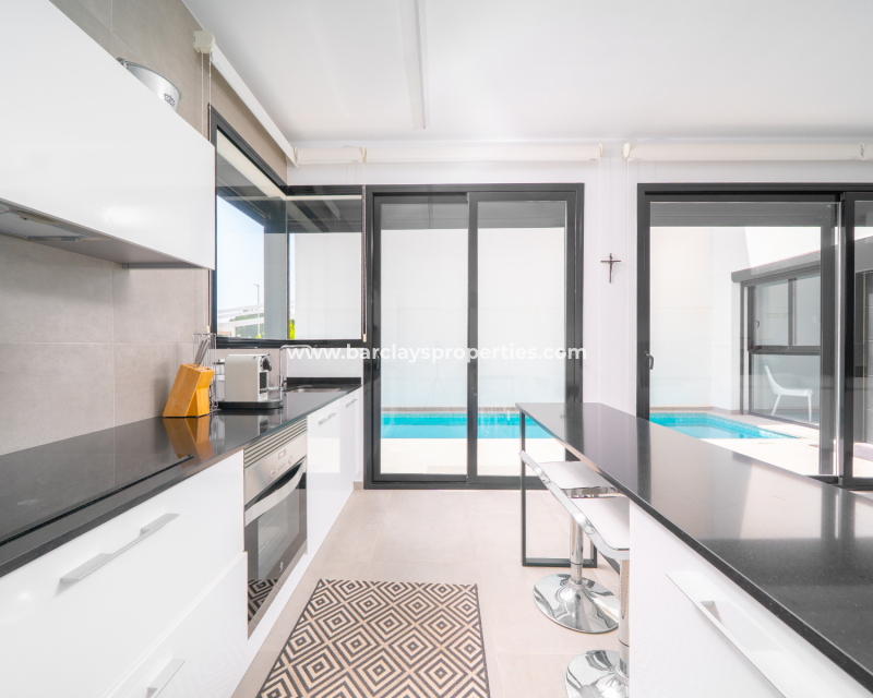 Resale - Freistendhe Villa - Urb. La Marina