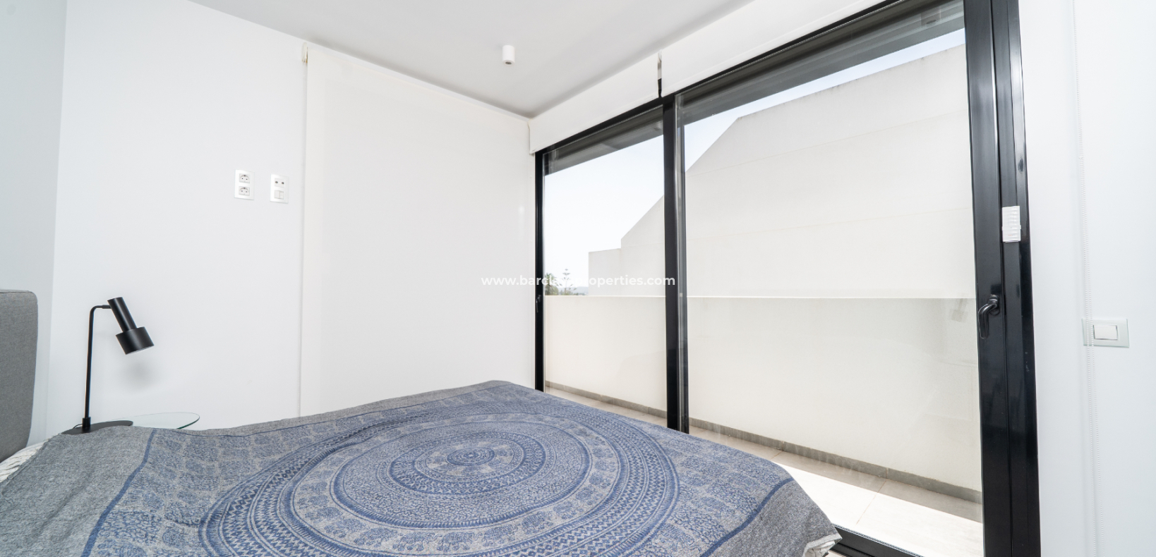 Resale - Freistendhe Villa - Urb. La Marina
